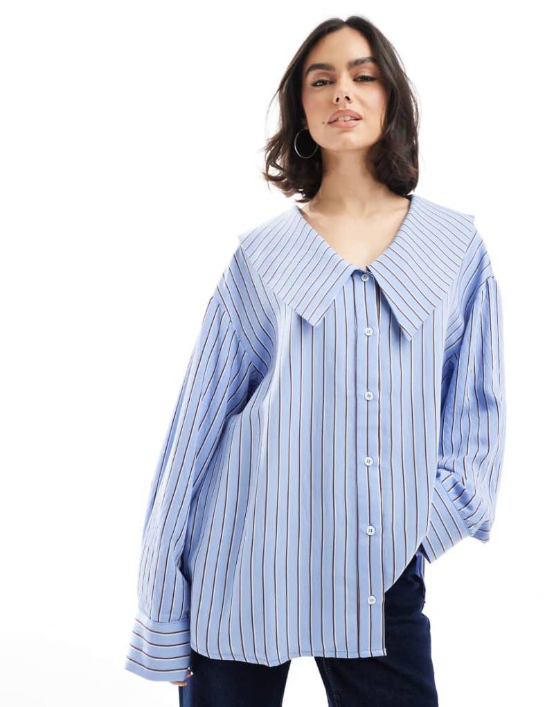 ASOS DESIGN - Hemdbluse in gestreiftem Blau mit überdimensionalem Kragendetail-Bunt von ASOS DESIGN
