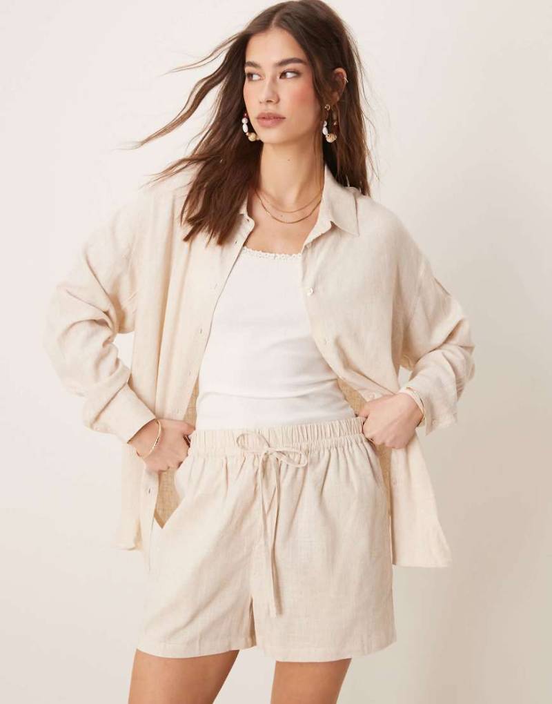 ASOS DESIGN - Oversize-Hemdbluse in Leinenoptik in Natural, Kombiteil-Neutral von ASOS DESIGN