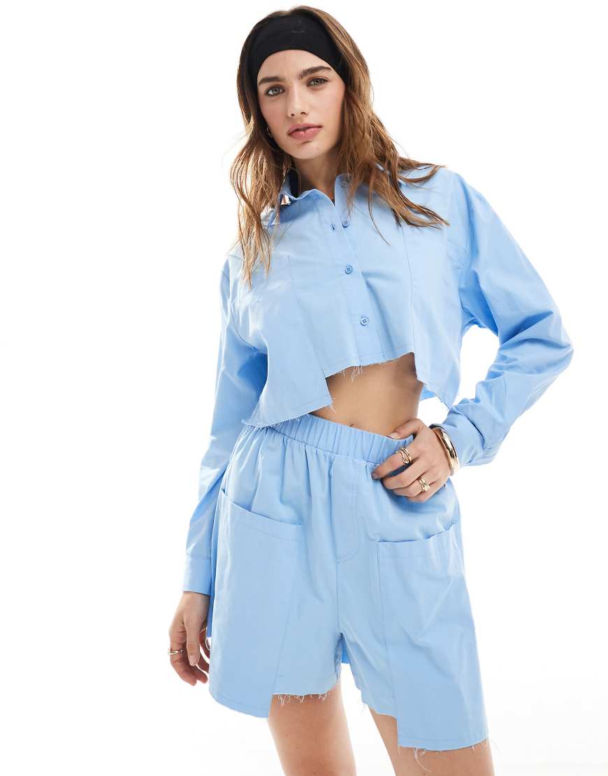 ASOS DESIGN - Hemdbluse mit unbehandeltem Saum und Taschendetails-Blau ASOS DESIGN - Hemdbluse mit unbehandeltem Saum und Taschendetails-Blau von ASOS DESIGN
