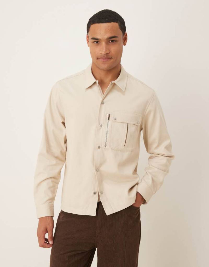 ASOS DESIGN - Hemdjacke aus Canvas in Steinbeige mit Utility-Tasche-Neutral von ASOS DESIGN