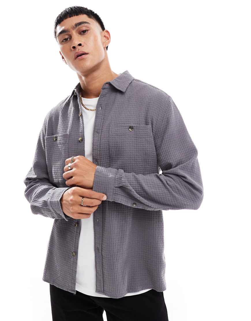 ASOS DESIGN - Hemdjacke in Anthrazit mit Waffelstruktur-Grau ASOS DESIGN - Hemdjacke in Anthrazit mit Waffelstruktur-Grau von ASOS DESIGN