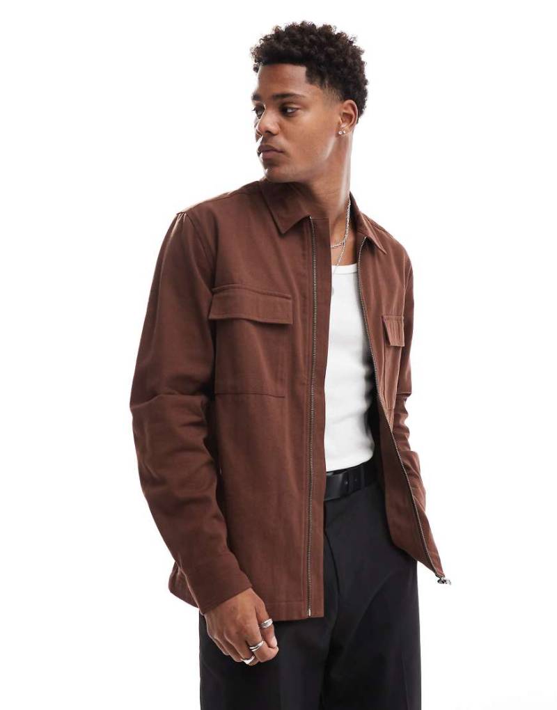 ASOS DESIGN - Hemdjacke in Braun mit Reißverschluss vorne von ASOS DESIGN