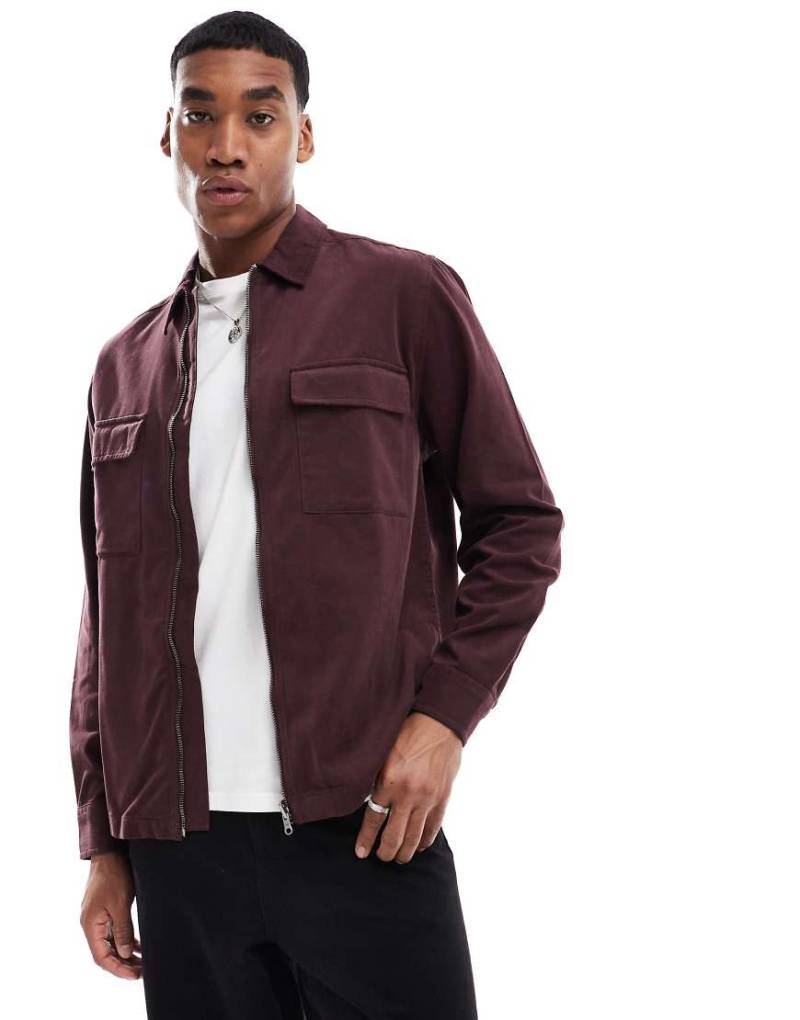 ASOS DESIGN - Hemdjacke in Burgunderrot mit Reißverschluss von ASOS DESIGN