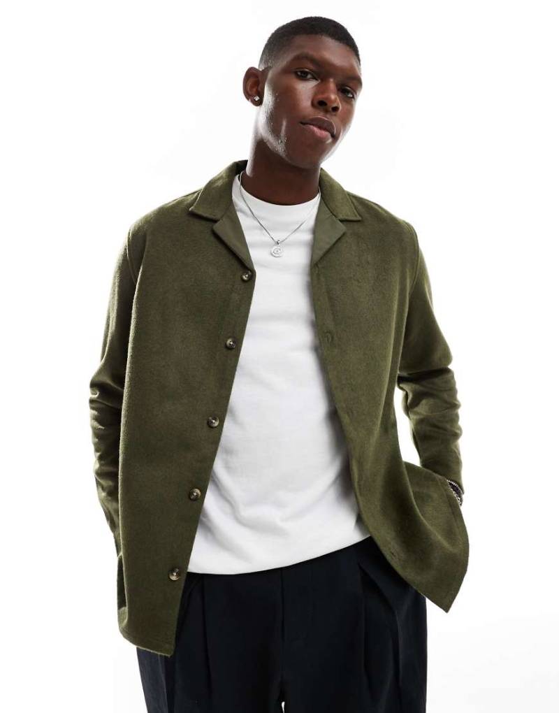 ASOS DESIGN - Hemdjacke in Khaki im angerautem Woll-Look mit Reverskragen-Grün ASOS DESIGN - Hemdjacke in Khaki im angerautem Woll-Look mit Reverskragen-Grün von ASOS DESIGN