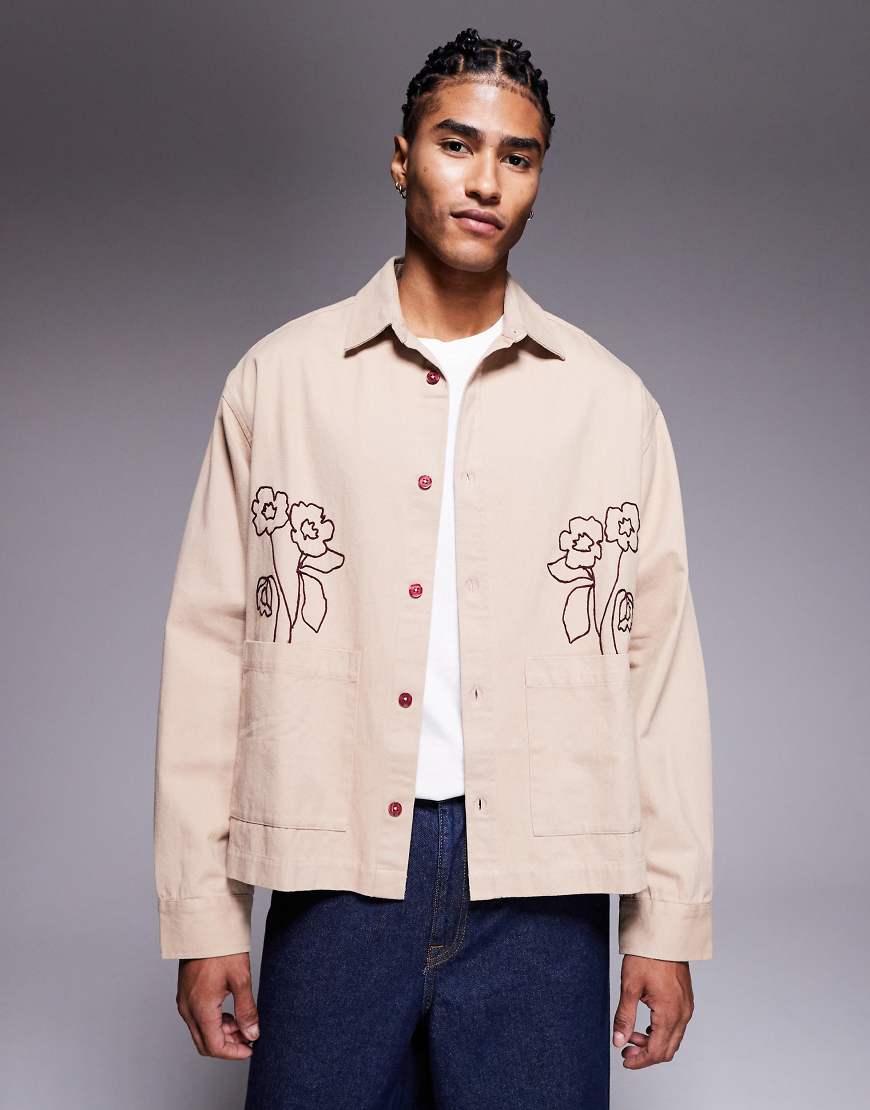 ASOS DESIGN - Hemdjacke in Steinbeige mit platzierter Stickerei und zwei Taschen-Neutral von ASOS DESIGN