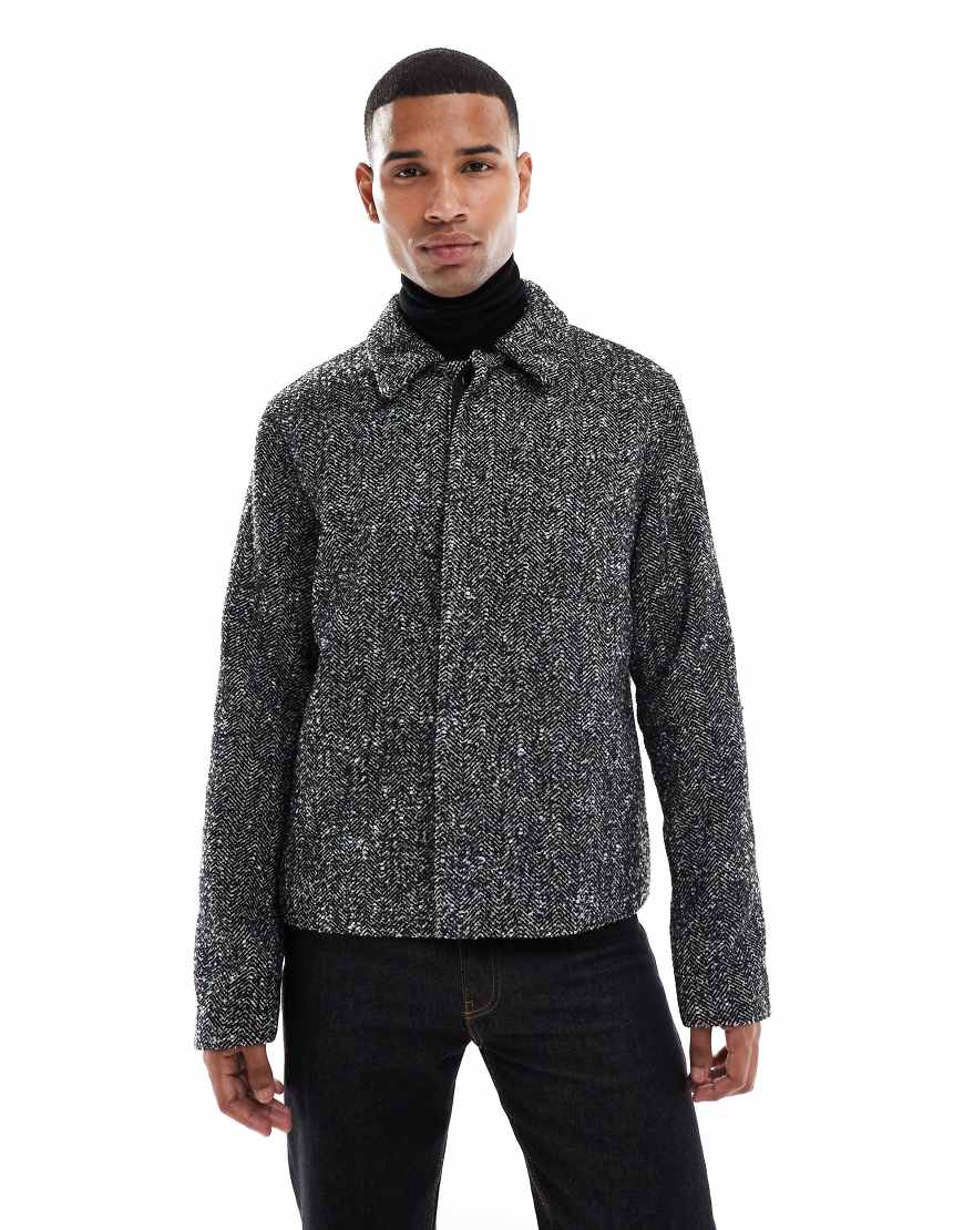 ASOS DESIGN - Hemdjacke in Wolloptik mit schwarzem Fischgrätmuster ASOS DESIGN - Hemdjacke in Wolloptik mit schwarzem Fischgrätmuster von ASOS DESIGN