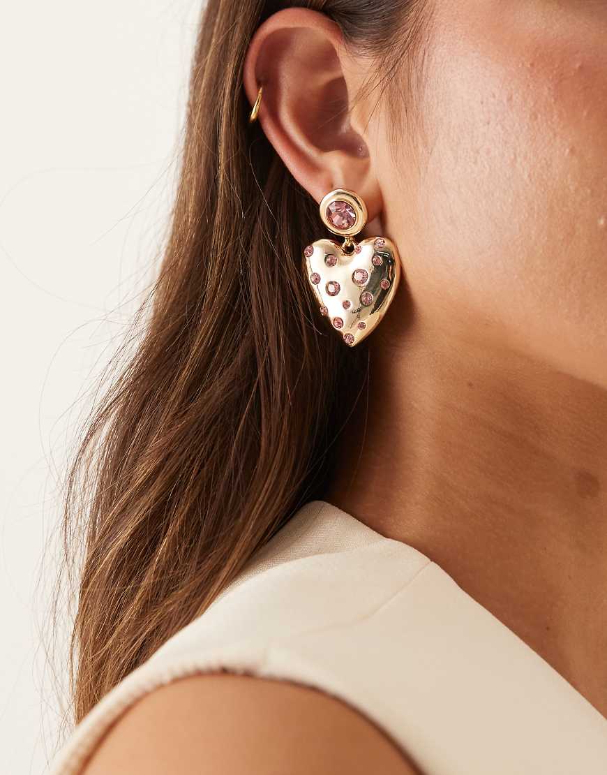 ASOS DESIGN - Herz-Ohrringe in Goldoptik mit rosa Kristallen-Goldfarben von ASOS DESIGN