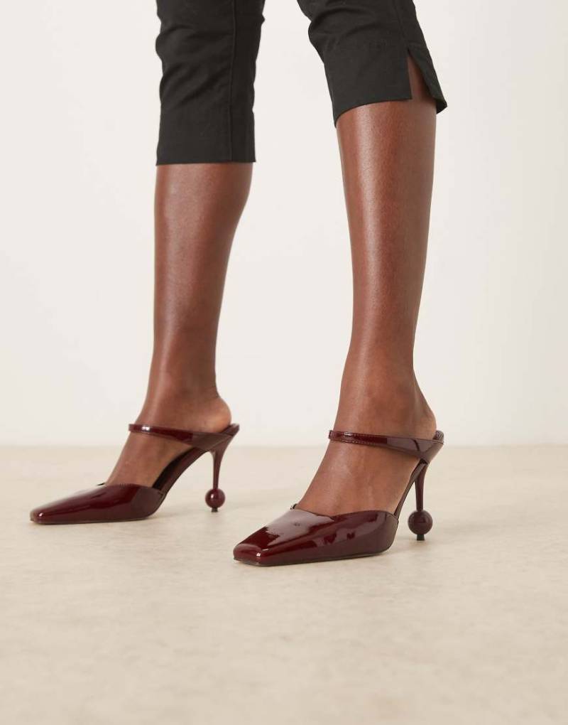 ASOS DESIGN - High Heels in Burgunderrot mit Perlendetails, eckiger Spitze und Kugelabsatz von ASOS DESIGN