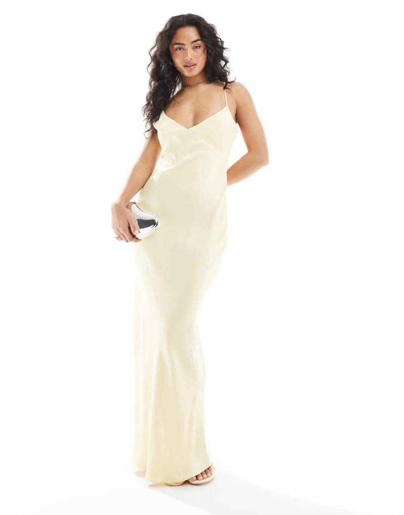 ASOS DESIGN - Hinten gebundenes Satin-Maxikleid in Buttermilchgelb von ASOS DESIGN