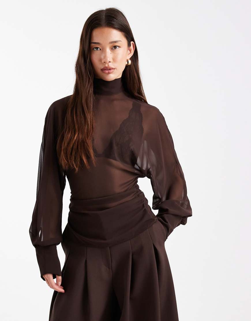 ASOS DESIGN - Hochgeschlossene Bluse in Schokobraun mit Fledermausärmeln-Brown von ASOS DESIGN