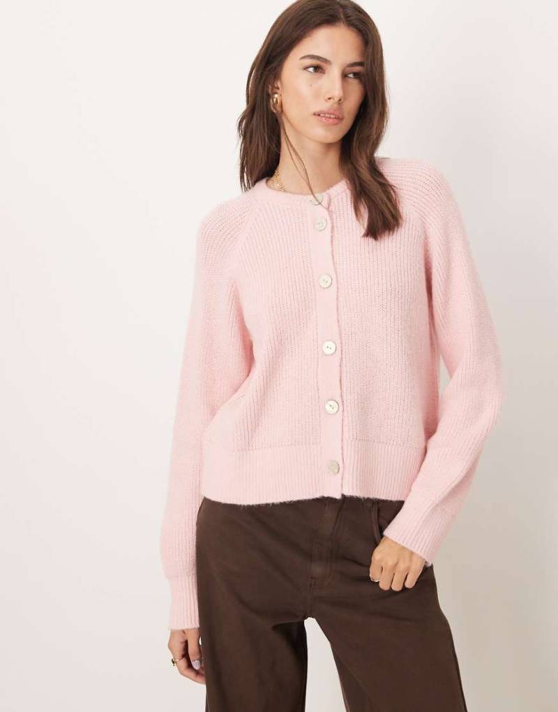 ASOS DESIGN - Hochgeschlossene Strickjacke in Rosa von ASOS DESIGN