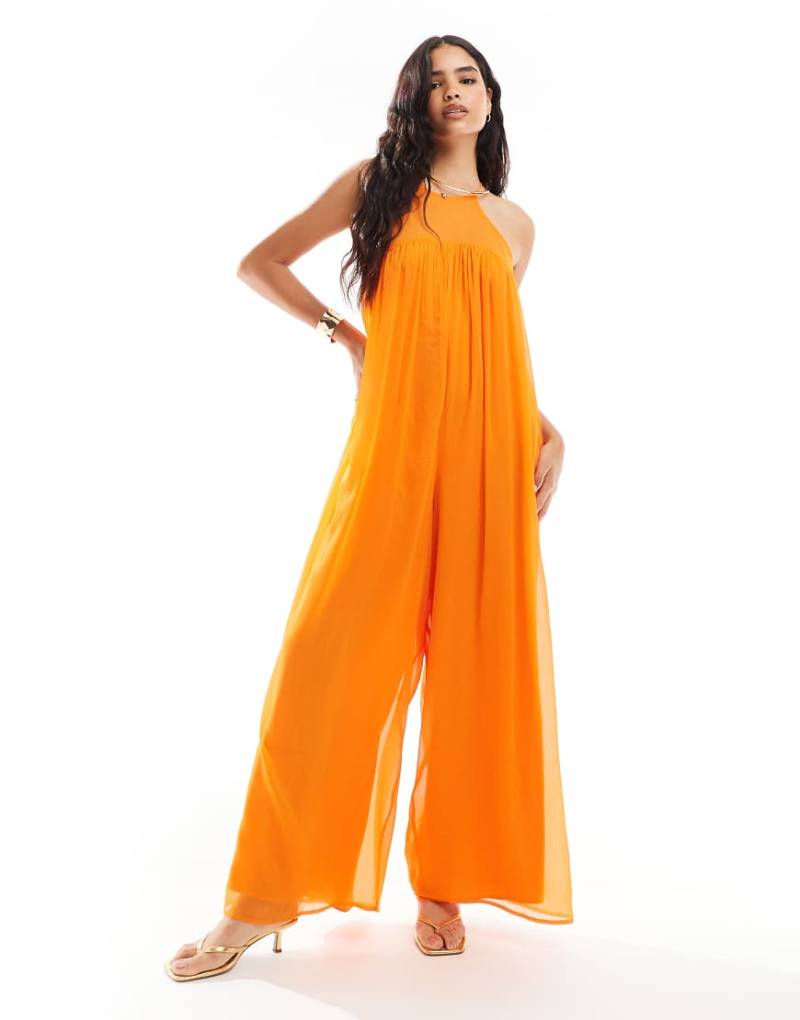 ASOS DESIGN - Hochgeschlossener, trapezförmiger Jumpsuit aus Chiffon in Orange von ASOS DESIGN