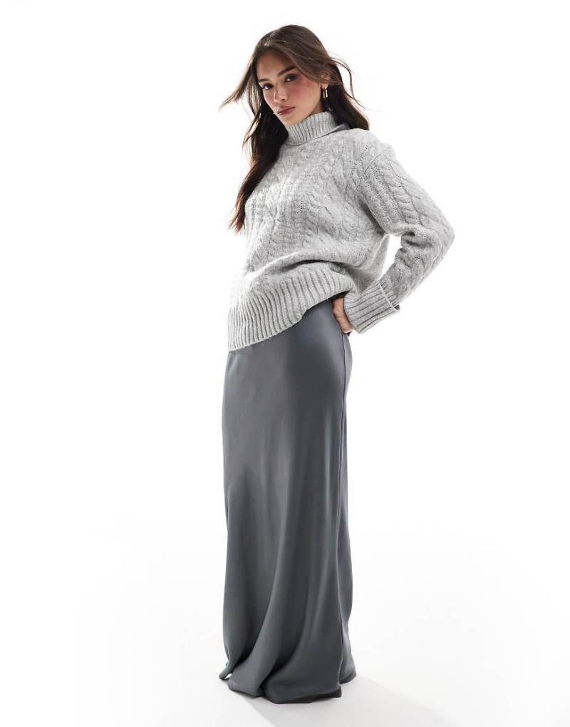 ASOS DESIGN - Hochgeschlossener Pullover in Grau mit Zopfmuster von ASOS DESIGN