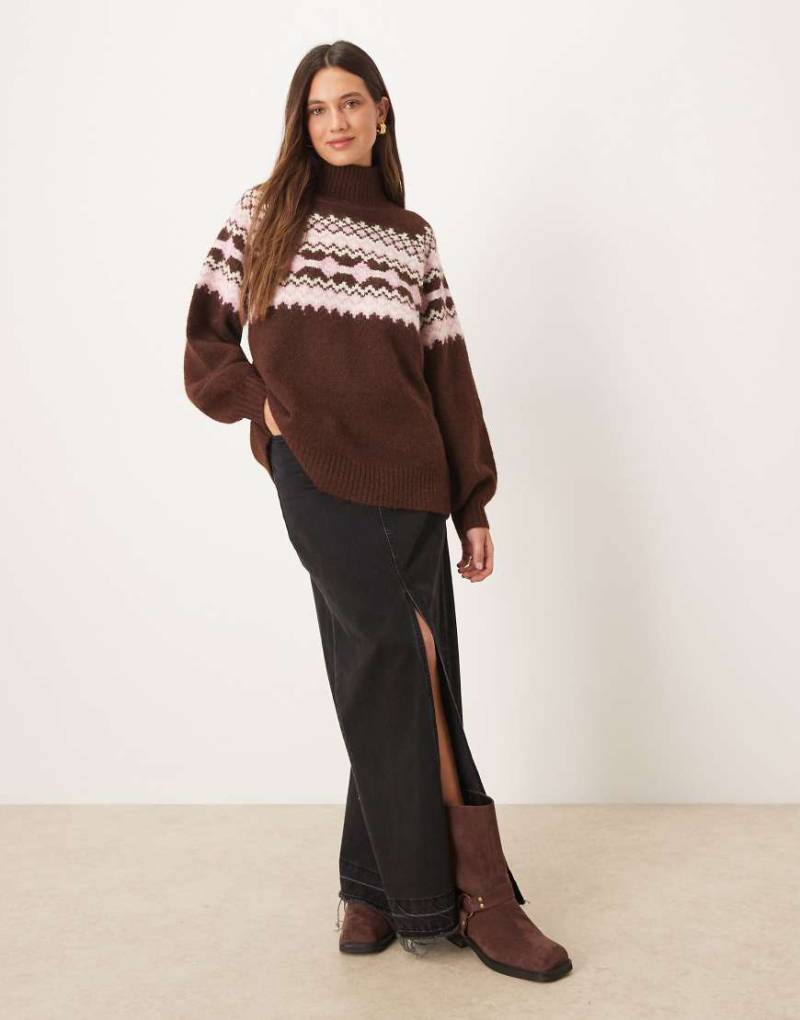 ASOS DESIGN - Hochgeschlossener Pullover in Schokobraun mit platzierter Passe-Brown von ASOS DESIGN