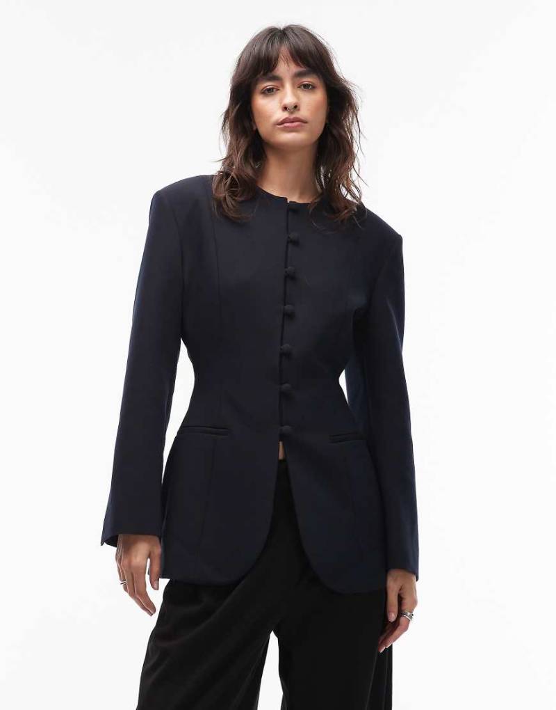 ASOS DESIGN - Hochgeschlossener Slim-Fit-Blazer in Marineblau von ASOS DESIGN