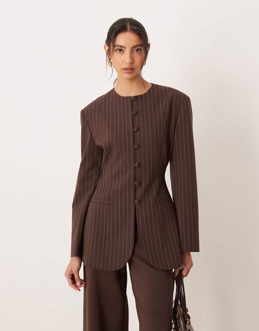 ASOS DESIGN - Hochgeschlossener Slim-Fit-Blazer in Schokobraun-Brown von ASOS DESIGN