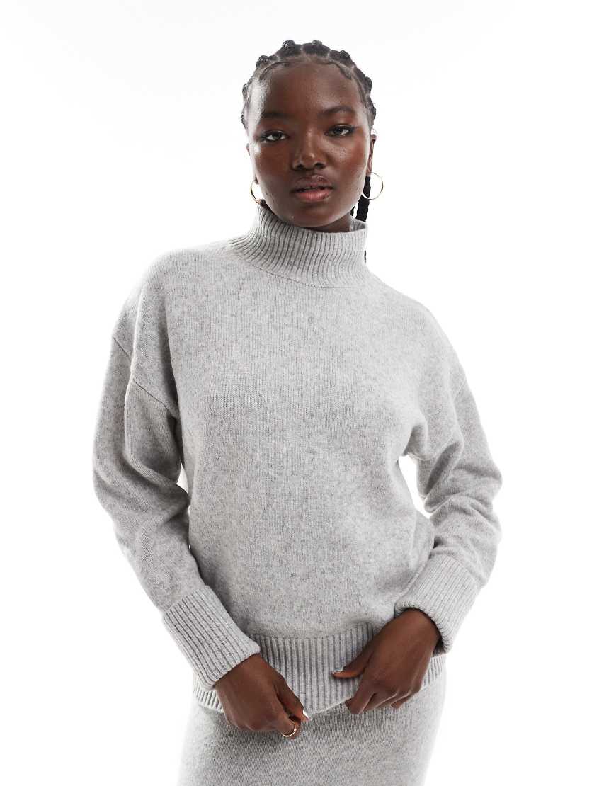 ASOS DESIGN - Hochgeschlossener Strickpullover in Mittelgrau mit umgeschlagenen Bündchen von ASOS DESIGN