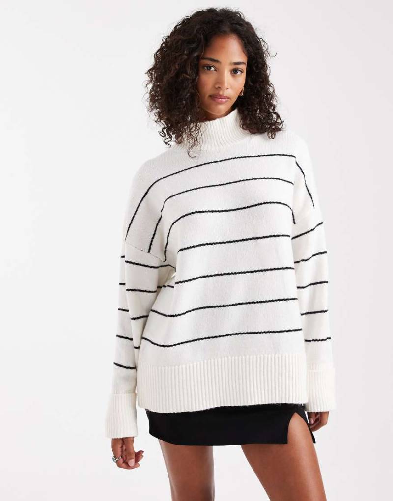 ASOS DESIGN - Hochgeschlossener Strickpullover in Weiß mit schwarzen Streifen und umgeschlagenen Bündchen-Bunt von ASOS DESIGN