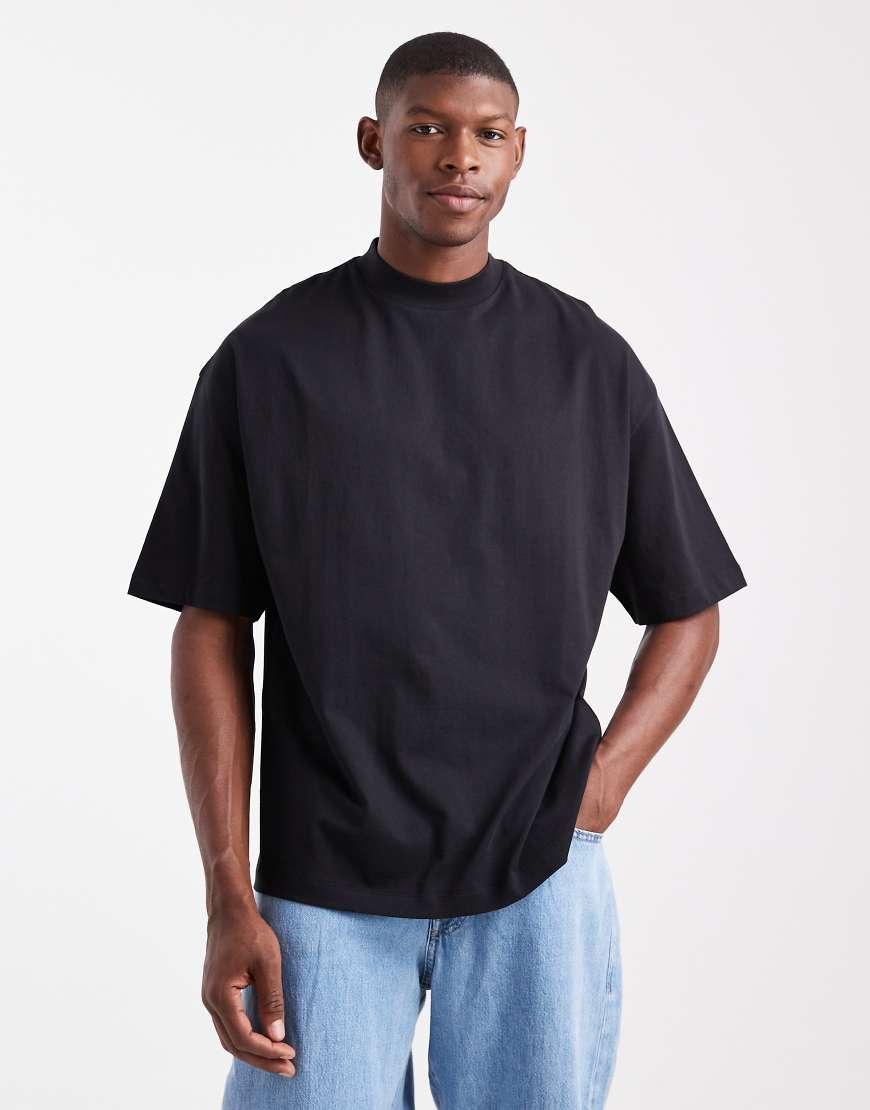 ASOS DESIGN - Hochgeschlossenes Basic-T-Shirt in Schwarz mit Oversize-Schnitt von ASOS DESIGN