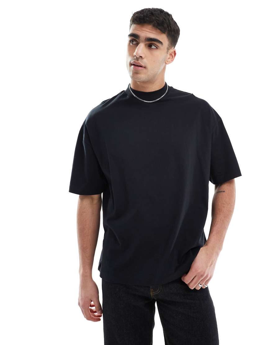 ASOS DESIGN - Basic-T-Shirt in Schwarz mit hohem Ausschnitt und Oversize-Schnitt von ASOS DESIGN