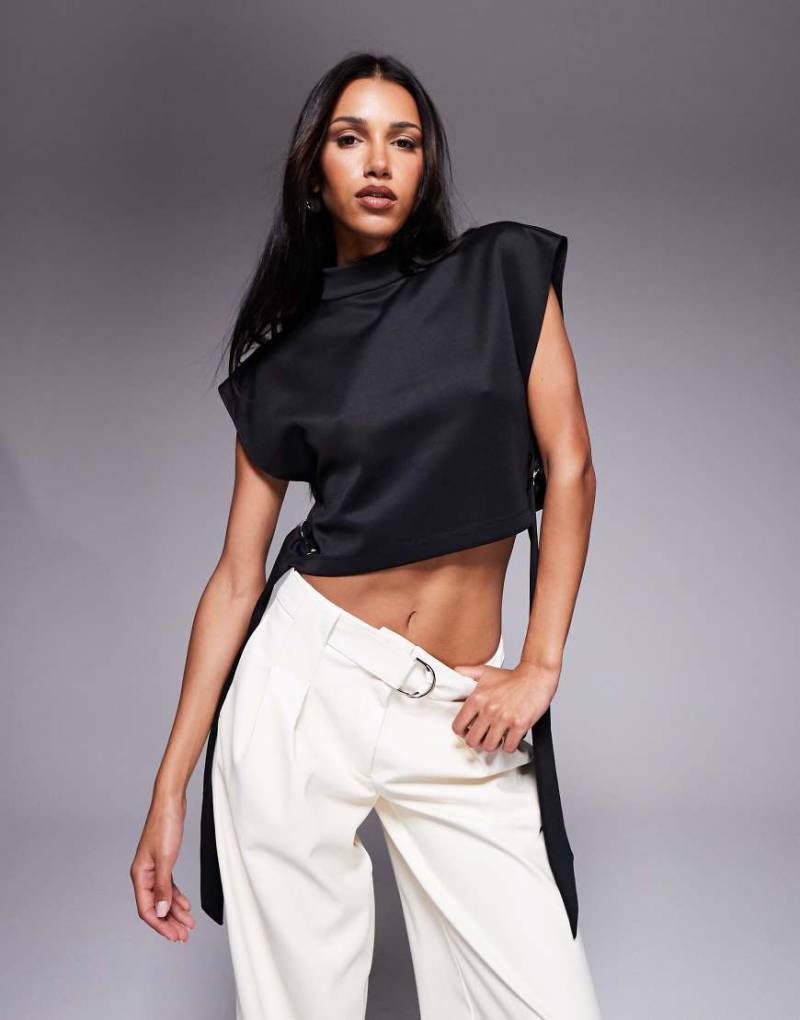 ASOS DESIGN - Hochgeschlossenes Cropped-Oberteil in Schwarz mit seitlichen Laschen zum Schnüren von ASOS DESIGN