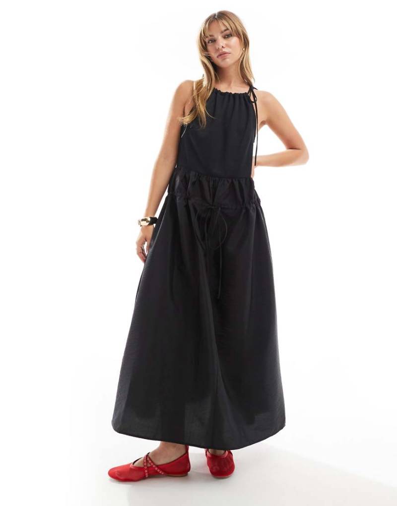 ASOS DESIGN - Hochgeschlossenes Maxikleid aus Jersey in Schwarz mit Fallschirm-Midirock-Neutral von ASOS DESIGN