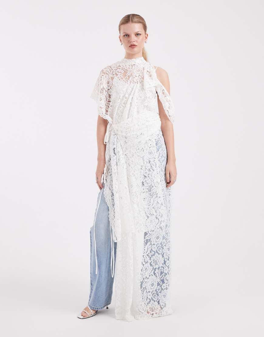 ASOS DESIGN - Hochgeschlossenes Maxikleid aus Spitze in Ecru mit gebundener Seite-Weiß von ASOS DESIGN