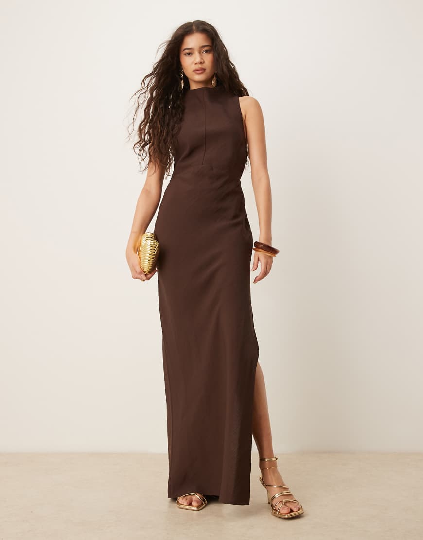 ASOS DESIGN - Hochgeschlossenes Maxikleid in Schokobraun mit Metalldetail ASOS DESIGN - Hochgeschlossenes Maxikleid in Schokobraun mit Metalldetail von ASOS DESIGN