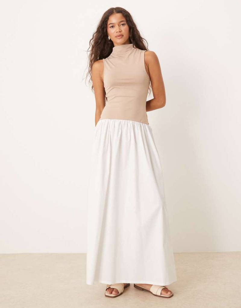 ASOS DESIGN - Hochgeschlossenes Midaxikleid in neutraler Farbe mit Popeline-Rock und tiefer Taille von ASOS DESIGN