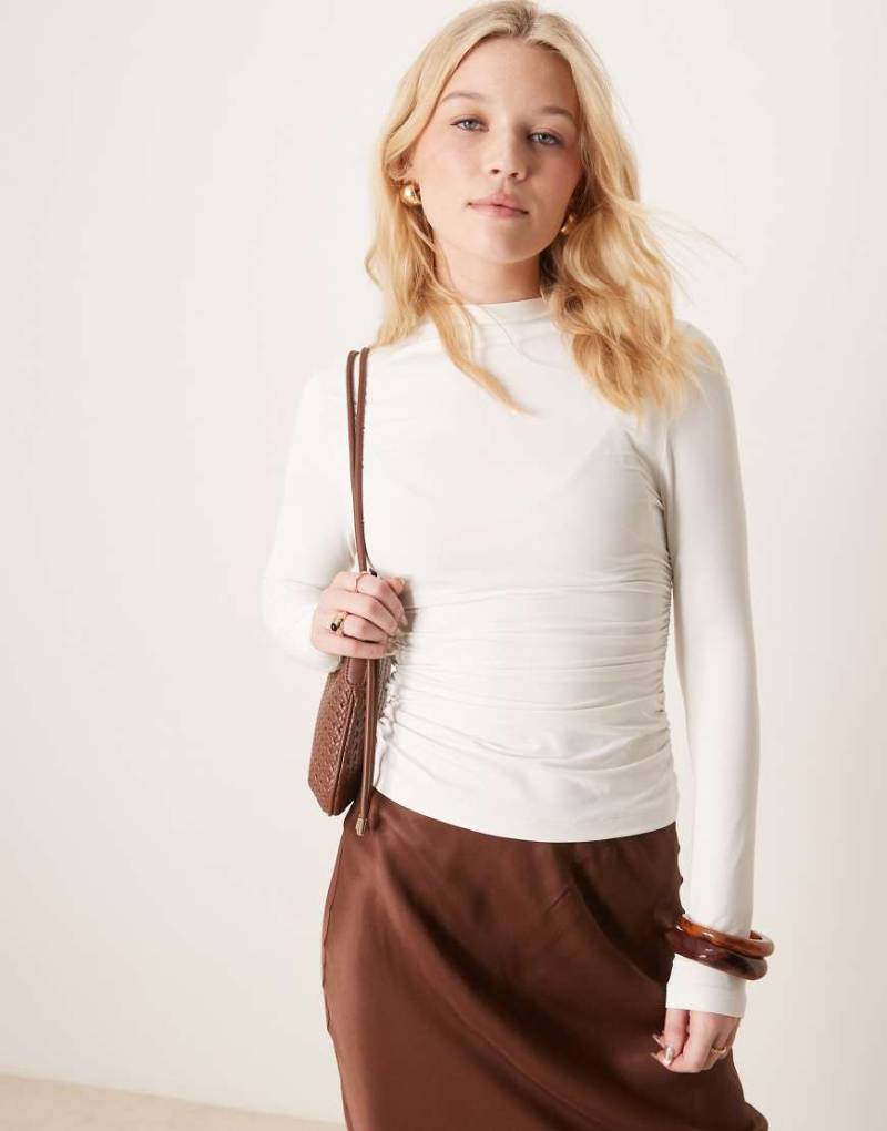 ASOS DESIGN - Hochgeschlossenes Polyamid-Oberteil in Creme mit Seitenraffung-Weiß ASOS DESIGN - Hochgeschlossenes Polyamid-Oberteil in Creme mit Seitenraffung-Weiß von ASOS DESIGN