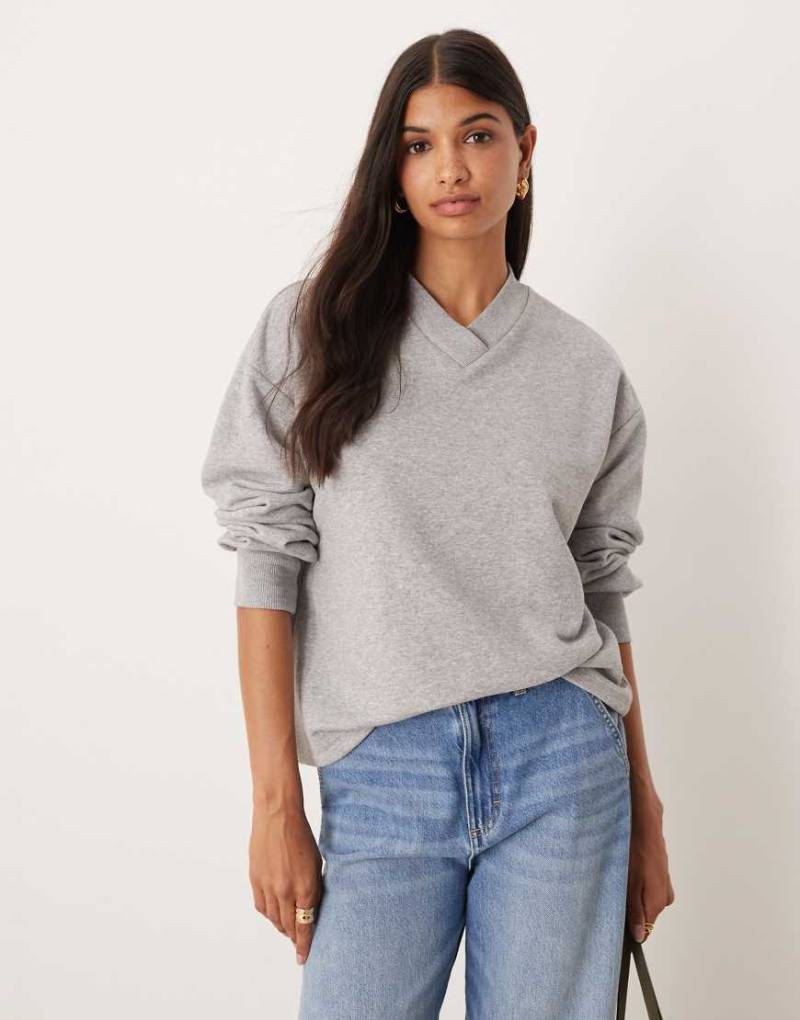 ASOS DESIGN - Hochgeschlossenes Sweatshirt in Grau meliert mit V-Ausschnitt von ASOS DESIGN