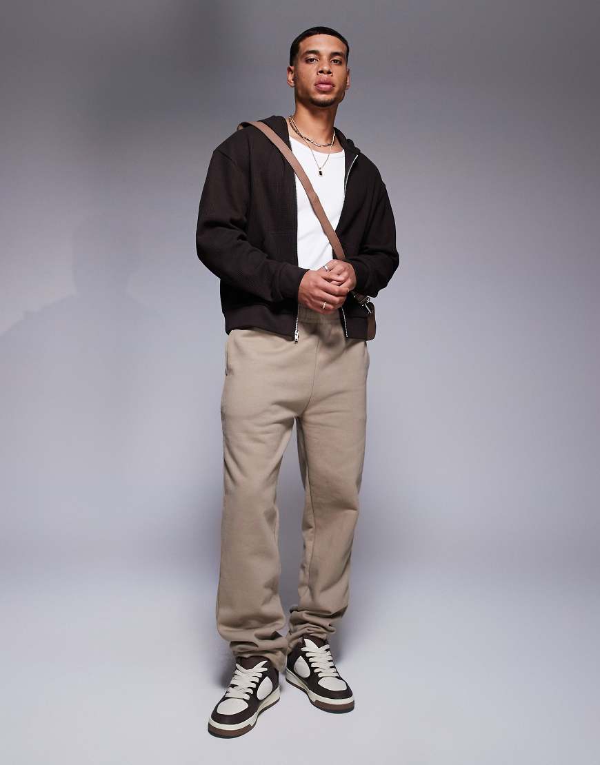 ASOS DESIGN - Hochwertige, gerade geschnittene Jogginghose aus schwerem Stoff in Hellbraun, 400 g/m² von ASOS DESIGN