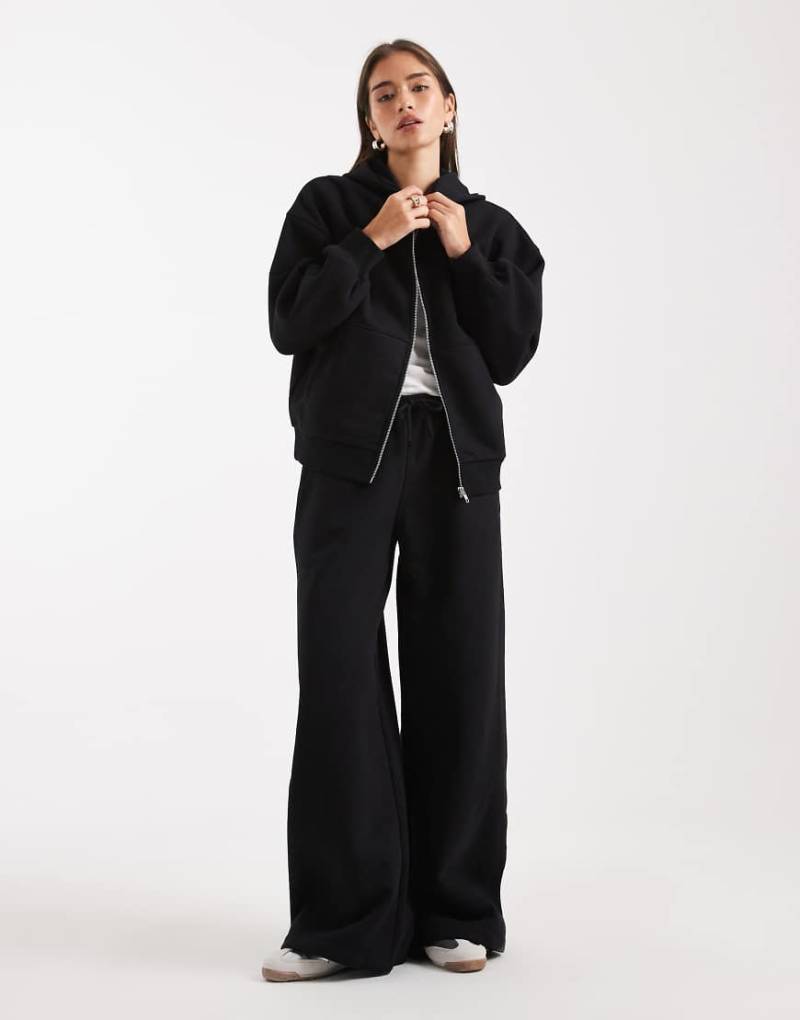 ASOS DESIGN - Hochwertige, schwere Jogginghose in Schwarz mit weitem Bein und Ziernähten, 500 g/m² von ASOS DESIGN