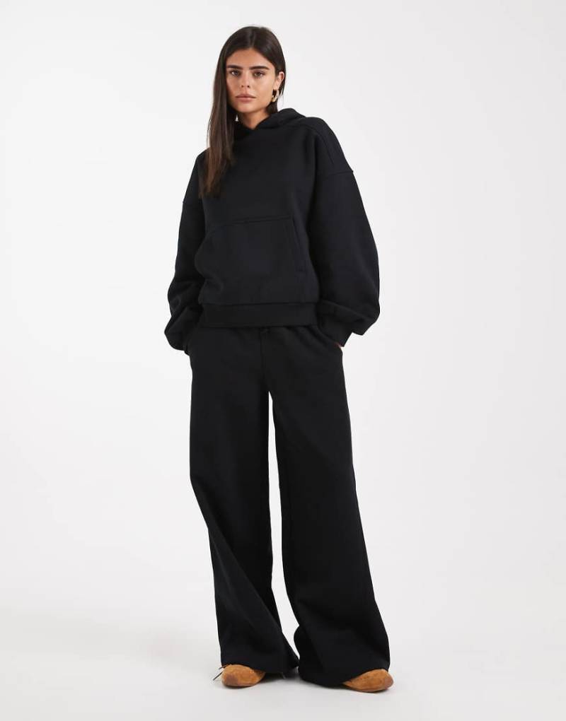 ASOS DESIGN - Hochwertige, schwere Jogginghose in Schwarz mit weitem Bein und Ziernähten, 500 g/m² von ASOS DESIGN