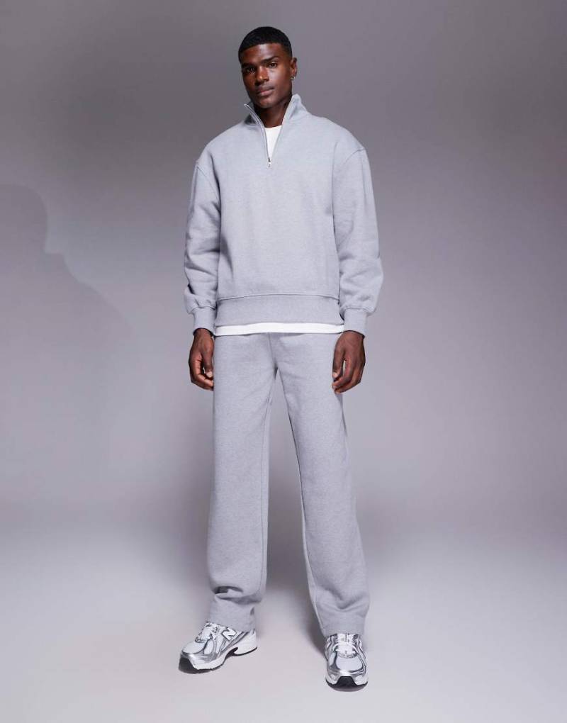ASOS DESIGN - Hochwertige, gerade geschnittene Jogginghose aus schwerem Stoff in meliertem Grau, 400 g/m² von ASOS DESIGN