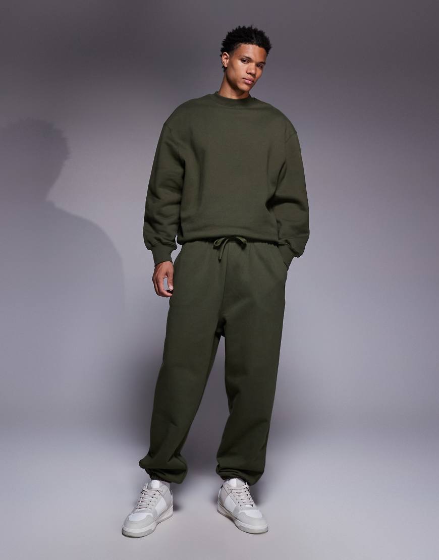 ASOS DESIGN - Hochwertige, schwere Oversize-Jogginghose in Khaki, 400 g/m²-Grün ASOS DESIGN - Hochwertige, schwere Oversize-Jogginghose in Khaki, 400 g/m²-Grün von ASOS DESIGN