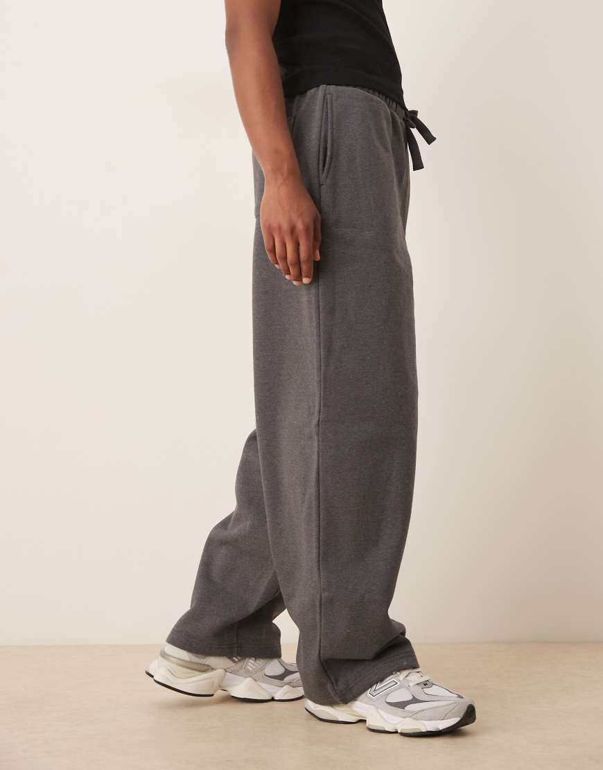 ASOS DESIGN - Hochwertige, schwere Oversize-Jogginghose mit Ballonschnitt in Anthrazit meliert, 400 g/m²-Grau ASOS DESIGN - Hochwertige, schwere Oversize-Jogginghose mit Ballonschnitt in Anthrazit meliert, 400 g/m²-Grau von ASOS DESIGN