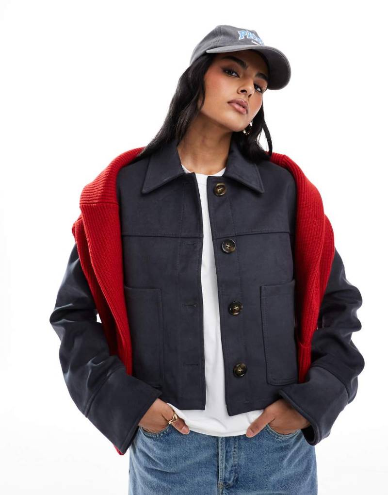ASOS DESIGN - Hochwertige Jacke aus Wildlederimitat in Anthrazit mit hohem Kragen-Braun von ASOS DESIGN