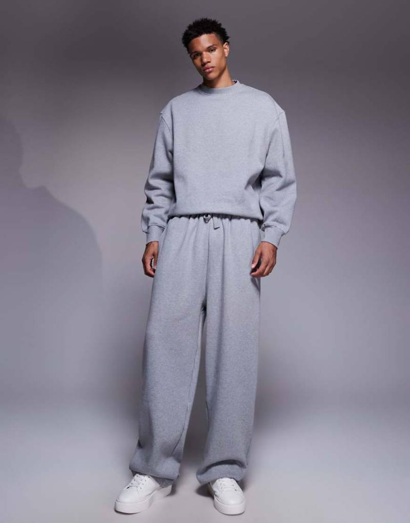 ASOS DESIGN - Hochwertige Jogginghose aus schwerem Stoff in meliertem Grau mit weitem Bein, 400 g/m² von ASOS DESIGN