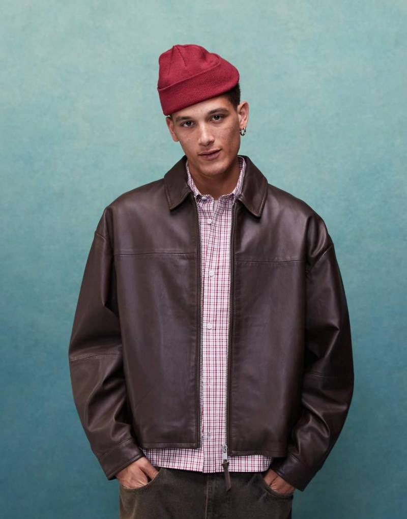 ASOS DESIGN - Hochwertige Oversize-Harrington-Jacke aus Echtleder in Braun mit kurzem Schnitt-Schwarz von ASOS DESIGN