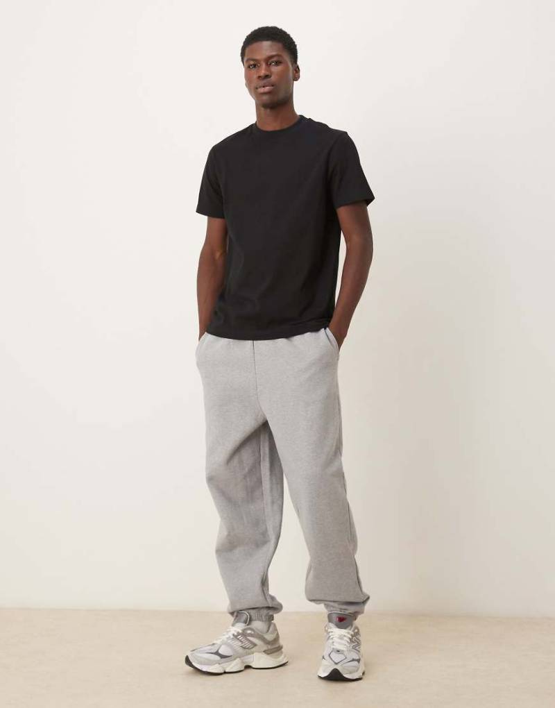 ASOS DESIGN - Hochwertige Oversize-Jogginghose aus schwerem Stoff in meliertem Grau, 400 g/m² von ASOS DESIGN