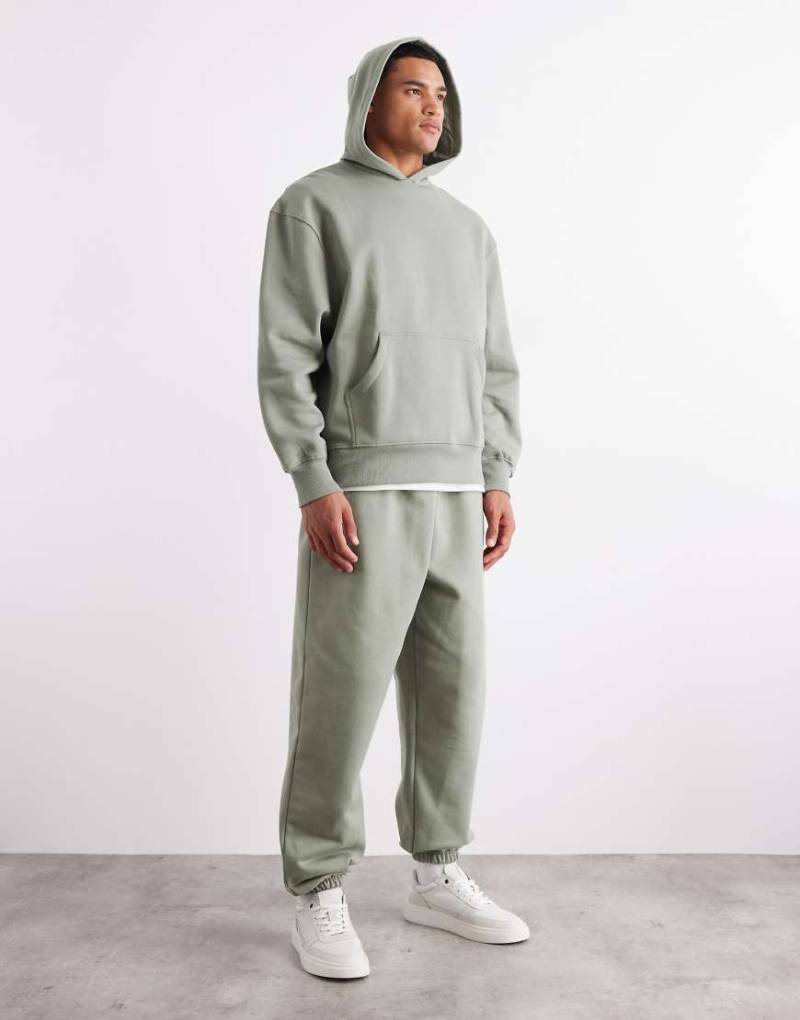 ASOS DESIGN - Hochwertige Relaxed-Fit-Jogginghose aus schwerem Stoff in Salbeigrün, 400 g/m² von ASOS DESIGN
