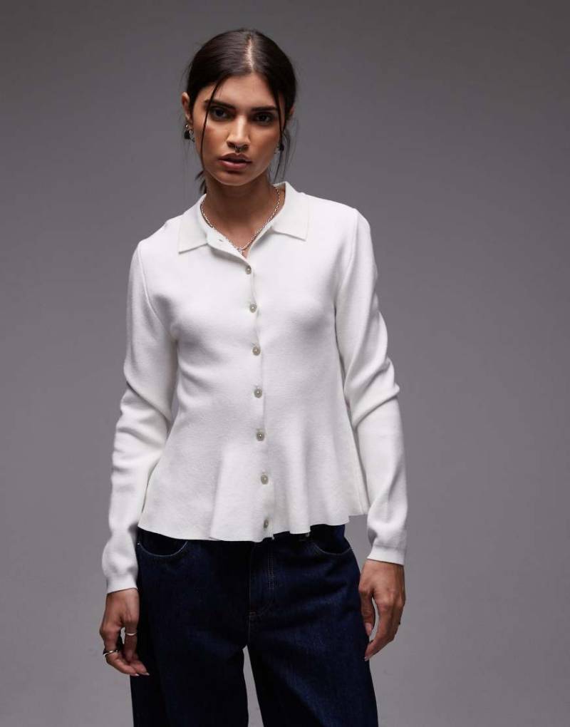 ASOS DESIGN - Hochwertige Strickjacke in Grau mit geformtem Saum von ASOS DESIGN