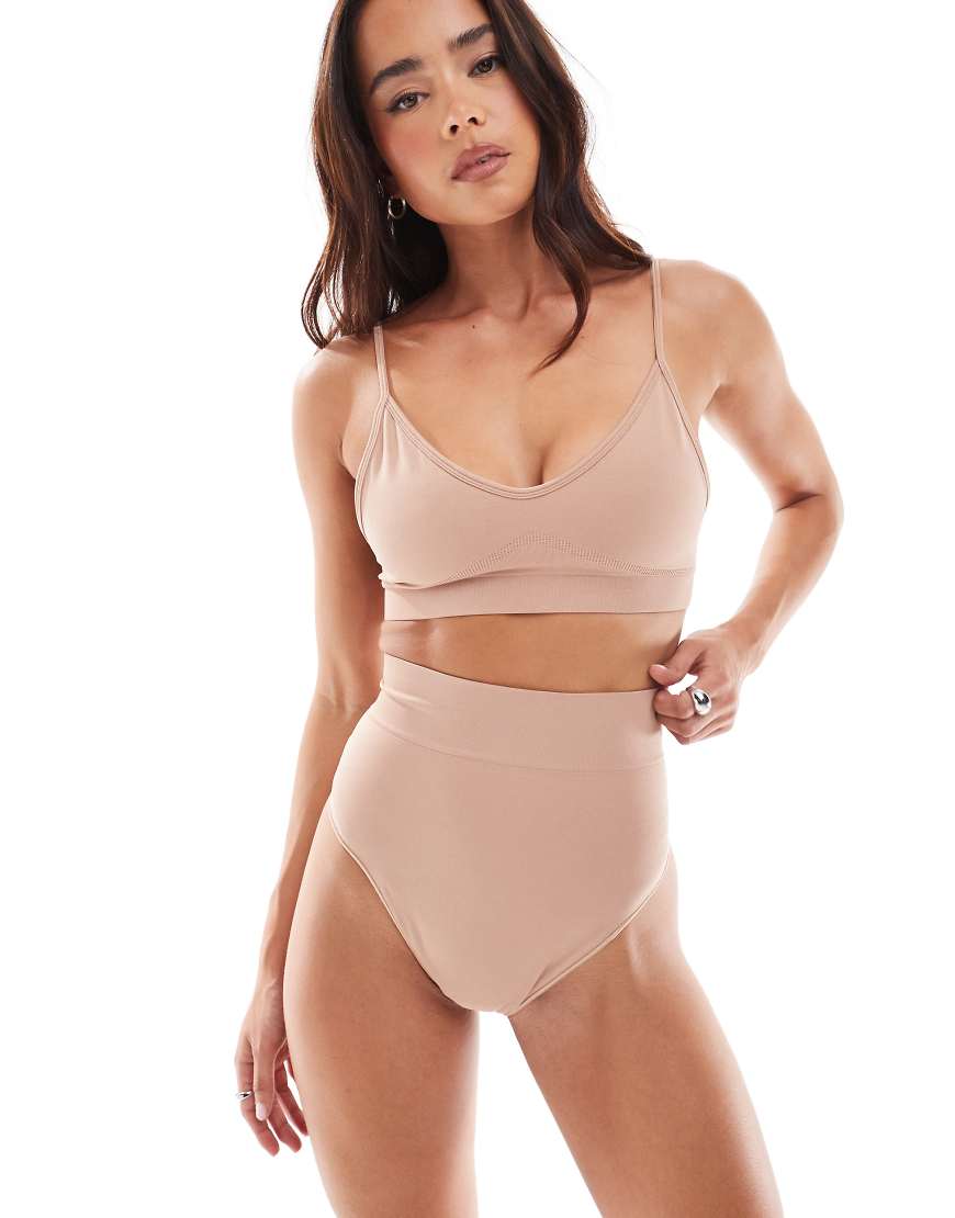 ASOS DESIGN - Hochwertiger, figurformender String-Slip in Beige-Neutral von ASOS DESIGN