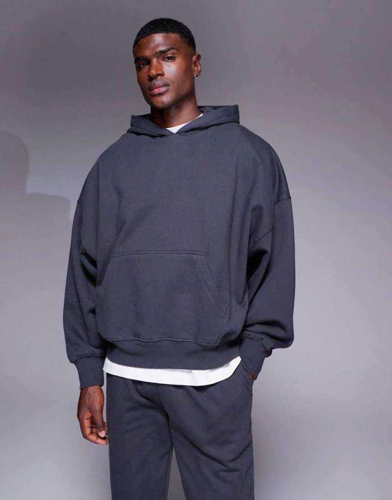 ASOS DESIGN - Hochwertiger Super-Oversize-Kapuzenpullover aus schwerem Stoff in Grau, 400 g/m² von ASOS DESIGN