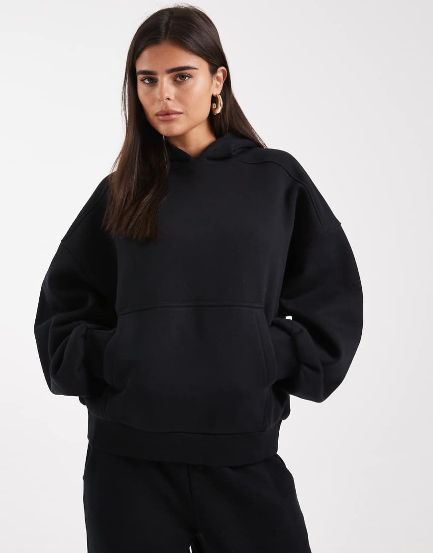 ASOS DESIGN - Hochwertiger, schwerer Kapuzenpullover in Schwarz mit Ballonärmeln, 500 g/m² von ASOS DESIGN