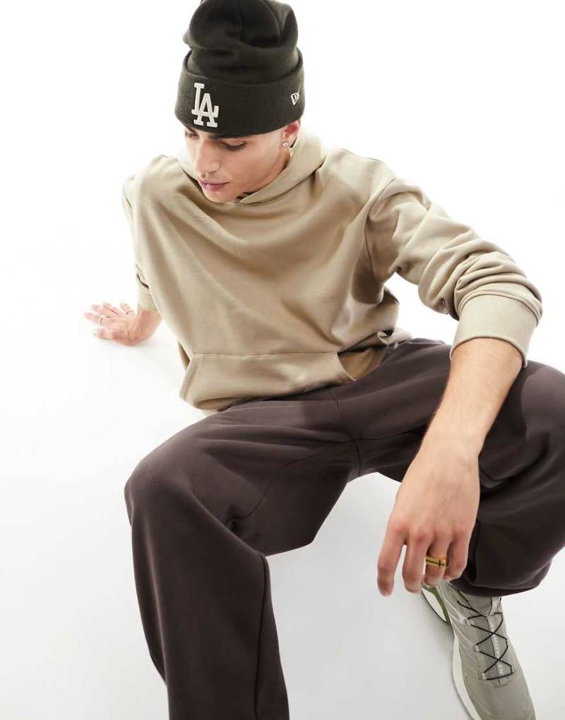 ASOS DESIGN - Hochwertiger, schwerer Oversize-Kapuzenpullover in Beige, 400 g/m²-Neutral von ASOS DESIGN