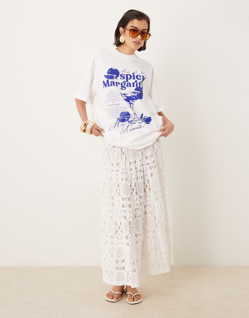 ASOS DESIGN - Hochwertiger gestufter Maxirock aus strukturierter Spitze in Weiß ASOS DESIGN - Hochwertiger gestufter Maxirock aus strukturierter Spitze in Weiß von ASOS DESIGN