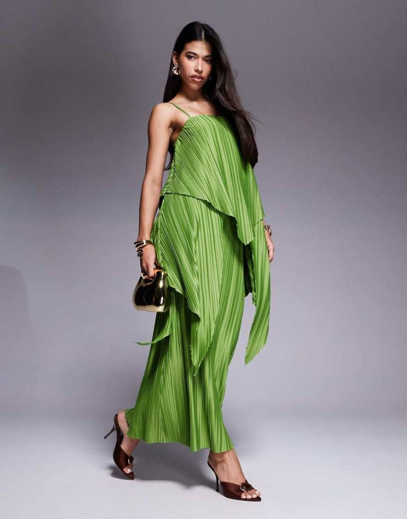 ASOS DESIGN - Hochwertiges, doppellagiges Plissee-Maxikleid in Grün mit eckigem Ausschnitt und weitem Saum von ASOS DESIGN