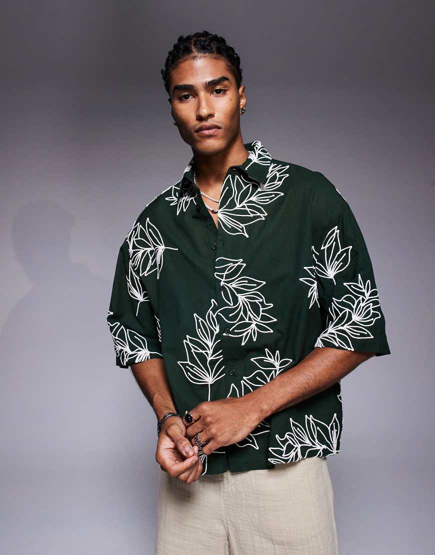 ASOS DESIGN - Hochwertiges, kastiges Oversize-Hemd in Grün mit Stickerei ASOS DESIGN - Hochwertiges, kastiges Oversize-Hemd in Grün mit Stickerei von ASOS DESIGN